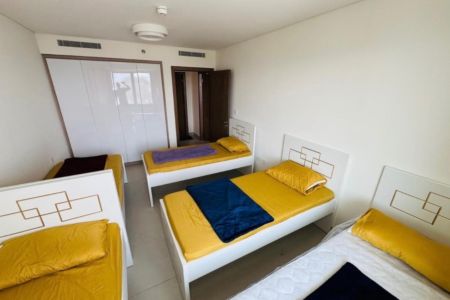 تخت در هاستل دیره دبی - ۵ تخته آقایان