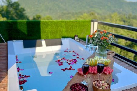 ویلا با استخر و بام رو به جنگل توساکوتی رامسر