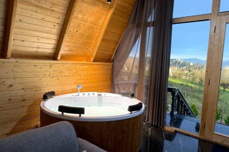 کلبه سوئیسی جکوزی دار در شیرگاه - درازکلا