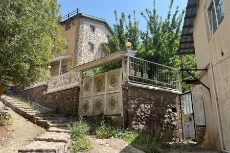 جناح مفروش في شمشك، طهران