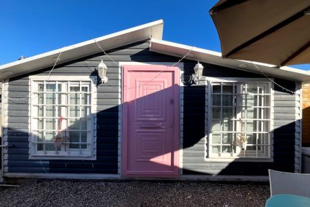 سوئیت کانکسی نزدیک ساحل در هرمز - واحد صورتی