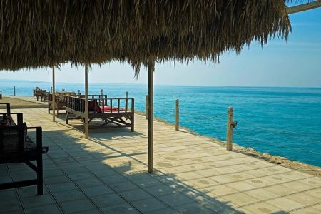 بومگردی لب دریا در عسلویه - ۵ تخته