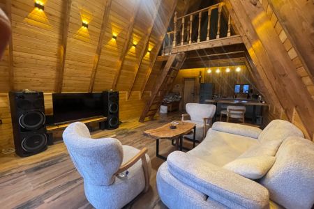 کلبه سوئیسی در نور