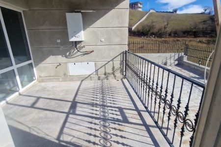 سوئیت بالکن دار در حشمت آباد رودبار - و ۱