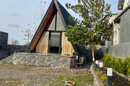 کلبه سوئیسی در نور