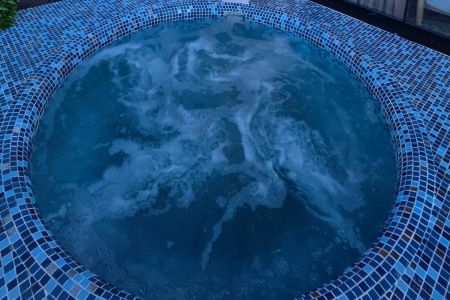 کلبه سوئیسی جکوزی دار در چمستان - آهو دشت