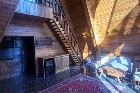 کلبه سوئیسی با ویو کوه در چمستان - لاویج