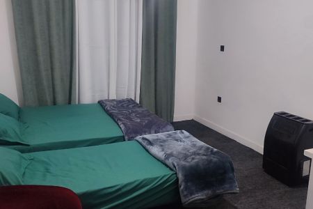 سوئیت نزدیک میدان انقلاب - همکف - واحد ۱یا۲