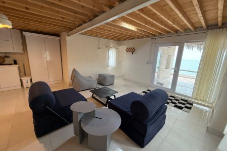 خانه با تراس رو به دریا در جزیره هرمز - ط۲