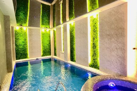 ویلا با استخر روباز و سرپوشیده آبگرم در محمودآباد