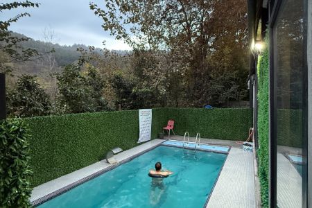 کوخ سویسری مع مسبح فی ماسال - کیشه خانی