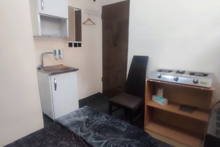 اتاق نزدیک میدان انقلاب تهران - زیر همکف