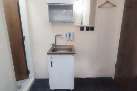 اتاق نزدیک میدان انقلاب تهران - زیر همکف