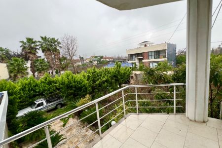 خانه با استخر سانسی در خط هشت چالوس - ط۲