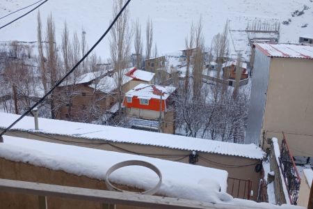 سوئیت کوهستانی نزدیک قلعه دیزین