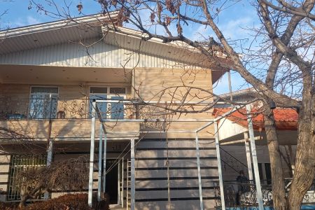 خانه ویلایی در چهارباغ - زعفرانیه - همکف