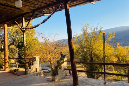 بوم گردی در دهدز - قلعه سرد - اتاق کاهگلی