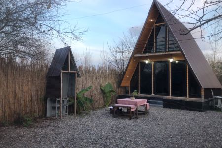 كوخ سويسري بالقرب من مجمع الرعاية الاجتماعية في زيبكار