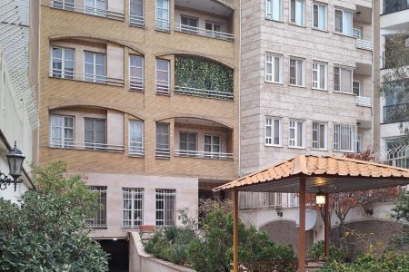 خانه با وان جکوزی در تهران - طبقه سوم