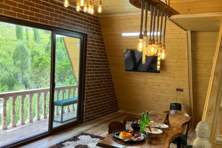 کلبه سوئیسی با جکوزی در دماوند - دهنار