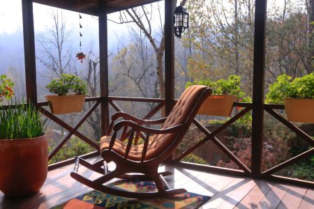 کلبه چوبی کاهگلی در جاده سه هزار - افرا