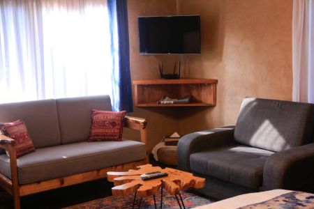 کلبه چوبی کاهگلی در جاده سه هزار - افرا