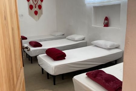 بومگردی نزدیک دریا در شیب دراز قشم - ۴ تخته