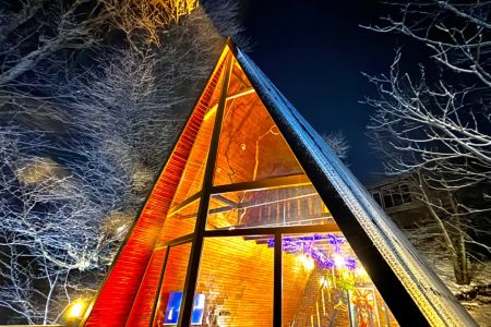 کلبه سوئیسی استخردار در قلب جنگل های درفک