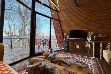 کلبه سوئیسی استخردار در قلب جنگل های درفک