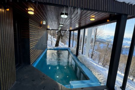 کلبه سوئیسی استخردار در قلب جنگل های درفک