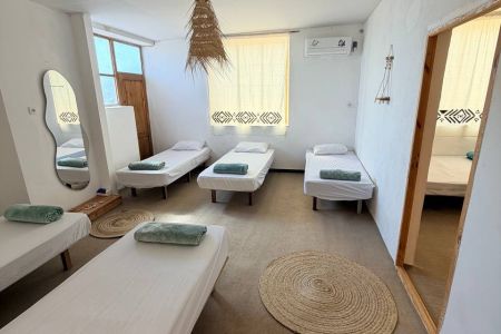 بومگردی نزدیک دریا در شیب دراز قشم - سوئیت