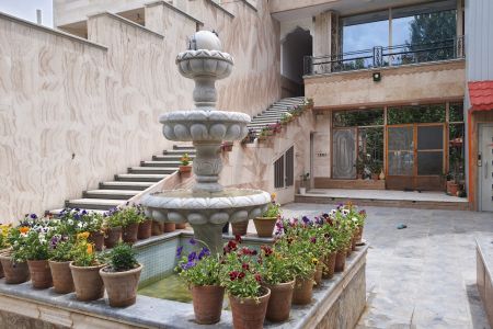 خانه کنار زاینده رود در باغ بهادران -چم حیدر- ط۱