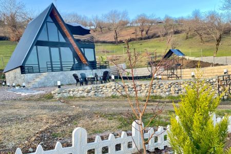 کلبه سوئیسی تراس دار در شاندرمن - دران