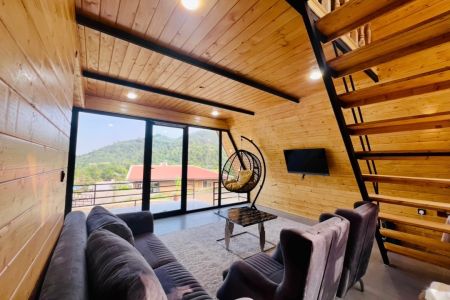 کلبه سوئیسی تراس دار در شاندرمن - دران