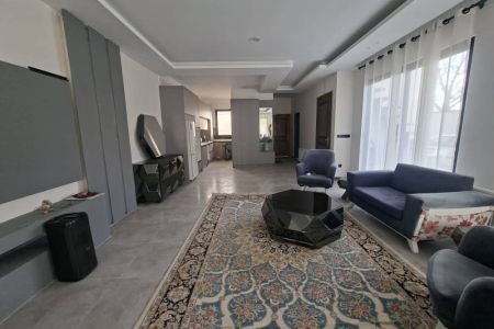 ویلای استخردار در ساوجبلاغ - آجین دوجین