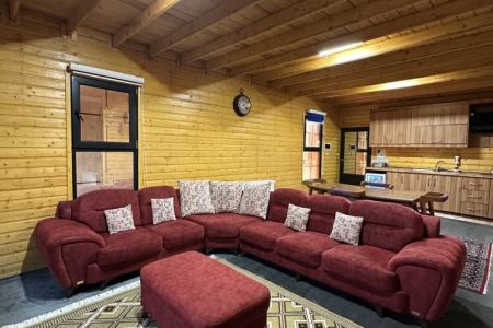 کلبه چوبی دوبلکس با حوضچه آبگرم در خمام