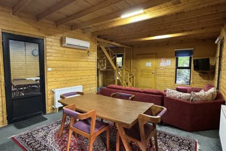 کلبه چوبی دوبلکس با حوضچه آبگرم در خمام