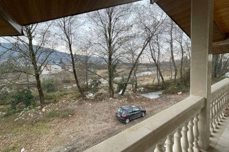 فيلا دوبلكس بجانب النهر في نشتارود - بول سرا