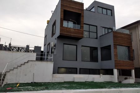 ویلا تریبلکس استخردار در رودهن - مهرآباد