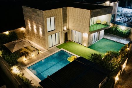 ویلا دوبلکس استخردار در چهارباغ - دهکده ورزشی