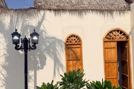 بومگردی نزدیک دریا در شیب دراز قشم - ۴ تخته