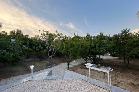 باغ ویلا استخردار در باغ بهادران