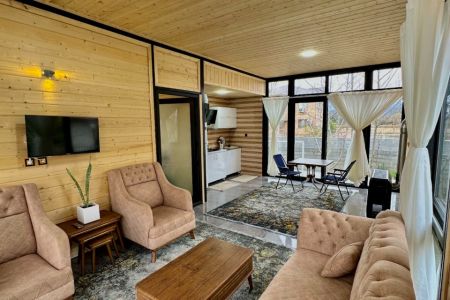 کلبه با نمای شیشه ای در ماسال - مهدیخان محله