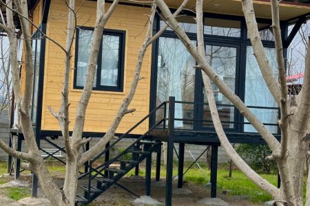 کلبه با نمای شیشه ای در ماسال - مهدیخان محله