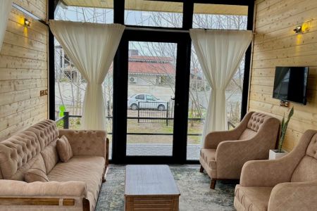 کلبه با نمای شیشه ای در ماسال - مهدیخان محله