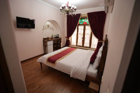 بوتیک هتل در کرمانشاه - مهرگان