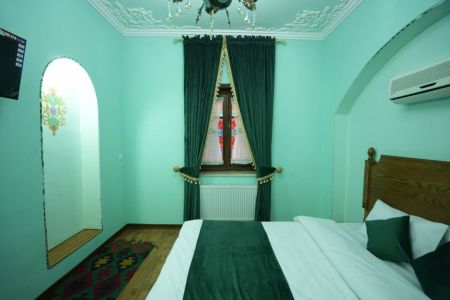 بوتیک هتل در کرمانشاه - روژان