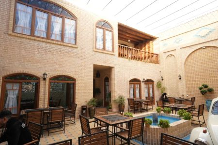 بوتیک هتل در کرمانشاه - روژان