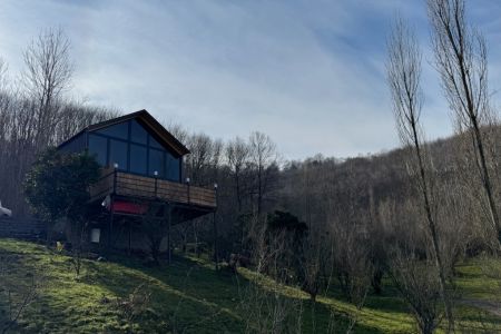 کلبه با چشم انداز جنگل در شیرگاه - کاردرکلا