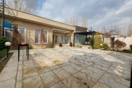 ویلا استخردار و جکوزی در چهارباغ - سنقرآباد